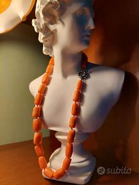 Collana in materiale pregiato 