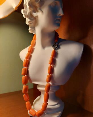 Collana in materiale pregiato 