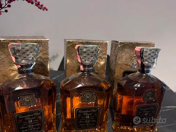 Bottiglie di whisky Royal Count 12 canadesi