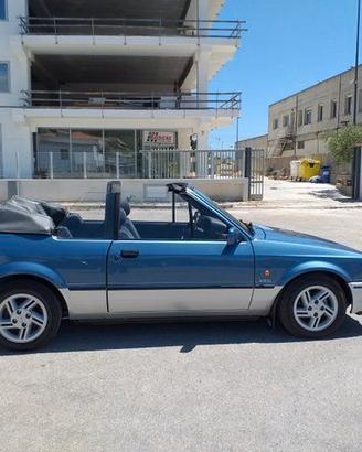Si vende auto d'epoca cabrio