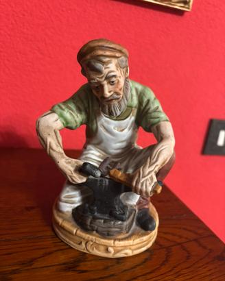 Statuetta vintage in ceramica