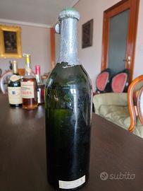 bottiglia vintage di Pernod 45 Liqueur d'Anis