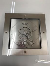 Orologio da tavolo con ingranaggi