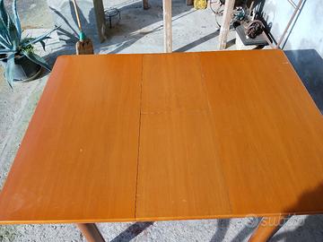 tavolo allungabile con sedie 