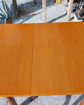 tavolo allungabile con sedie 