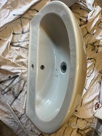 Lavandino in ceramica scala senza miscelatore