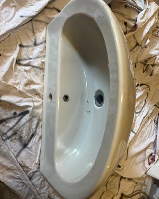 Lavandino in ceramica scala senza miscelatore