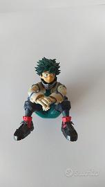 Action figure di Deku da seduto
