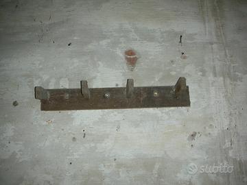 Attaccapanni molto vetusto