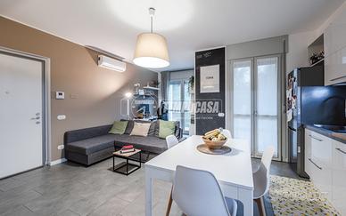 ELEGANTE BILOCALE CON GIARDINO PRIVATO - CLASSE EN