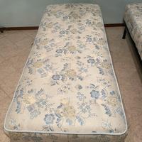 2 lettini singoli con rete e materasso