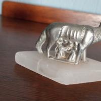 Antiquariato Lupa, con Romolo e Remolo 