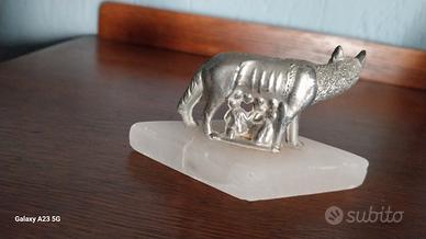 Antiquariato Lupa, con Romolo e Remolo 