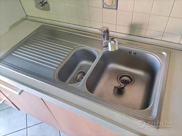 vasca lavandino cucina con rubinetto miscelatore 