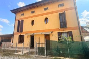 Villa di 150 m² con più di 5 locali e box auto a S