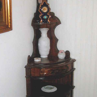 Piccola angoliera antica