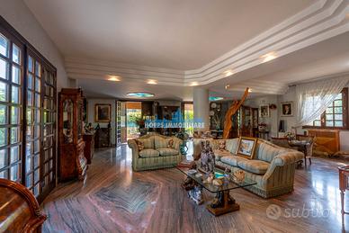 Villa con piscina via evangelista di blasi