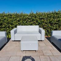 Divano esterno moderno grigio chiaro