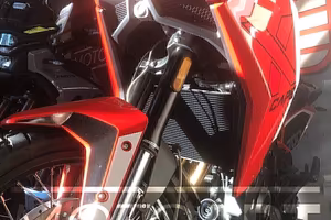 Moto Morini X-Cape 700 E5+ rossa cerchi a raggi - 