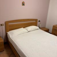 Letto matrimoniale con doghe e materasso