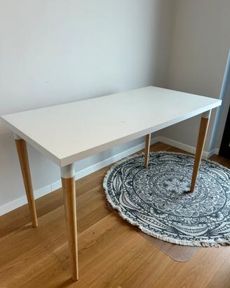 Scrivania con gambe legno
