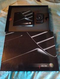 Libro, dvd e porta chiavi Alfa 159