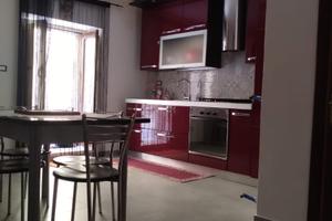 La casa si trova in pieno centro