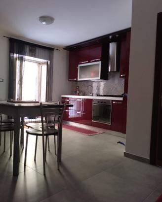 La casa si trova in pieno centro