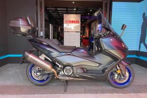 YAMAHA T-Max 560 .