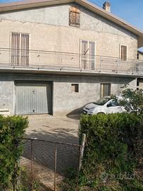 Casa con terreno nei pressi di Monticchio Laghi