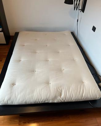Letto stile Giappone nero con materasso e comodino