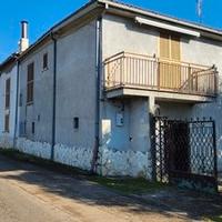 Casa indipendente con terreno 2000 mq