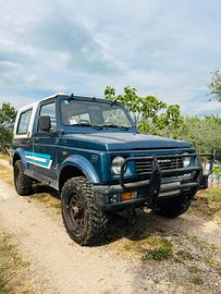 Fuoristrada Land Rover Santana Suzuki SJ 413 -4X4