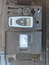 Tachimetro digitale portatile con accessori – come