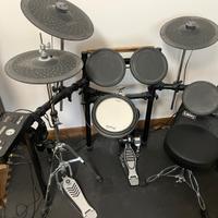 Batteria Yamaha DTX502 con ampli e sgabello