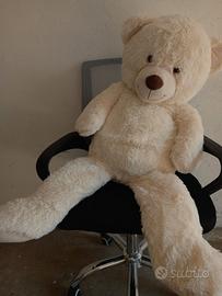 Orso gigante di peluche 