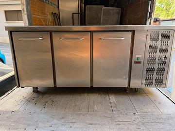 Banco frigo 3 sportelli con lavello