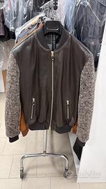Bomber in pelle con maniche in lana