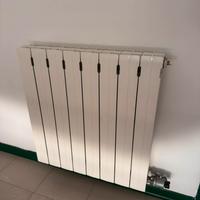 4 termosifoni in ferro bianchi