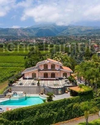 Villa di lusso con piscina a Zafferana Etnea