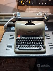 macchina da scrivere Olivetti Lexicon 80 vintage