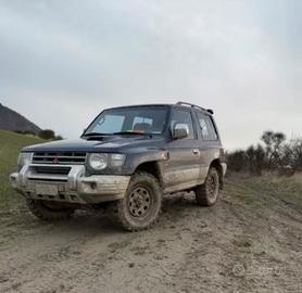 Mitsubishi pajero 2.8. V20 target