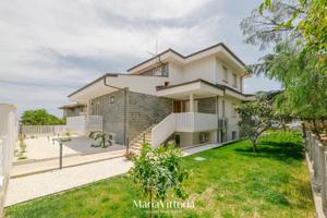 Appartamenti in villa leggi disponibilità agosto