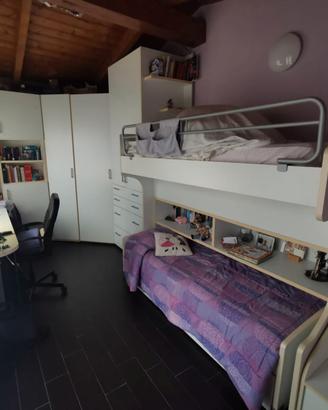 Cameretta Angolare con cuccette e scrivania