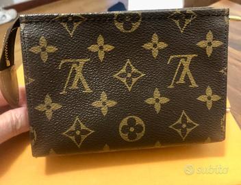 Toilette 15 in monogram della Louis Vuitton