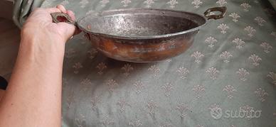 tegame/ padella/ teglia antica in rame diametro 23