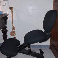 Sedia ergonomica posturale per inginocchiarsi