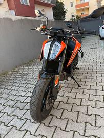 KTM Duke 790 - pari al nuovo - solo 2316km - QS+