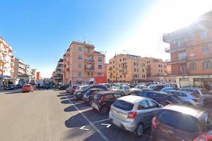 Centocelle trilocale con doppi servizi e balcone