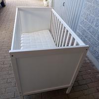 lettino con materasso 